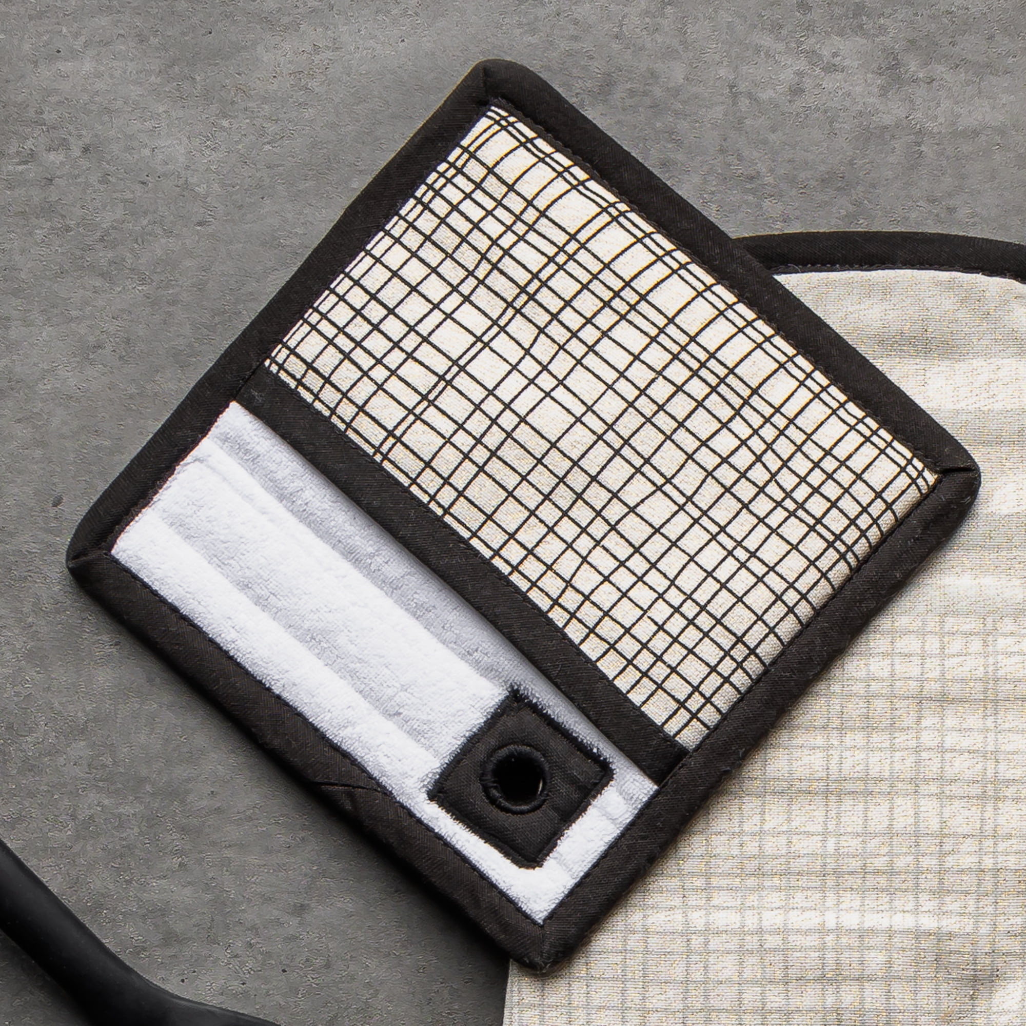 Thyme & Table Oven Mitt and Potholder Set, Cream & Black Crosshatch, 2-Piece Set