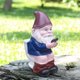 thumbnail image 4 of Estatua de Jardín de Gnomo Divertido para Inodoro | Escultura de Enano de Resina | Decoración para Balcón, Patio o Jardín | Figura de Gnomo con Puerta Abierta, 4 of 7