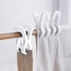 thumbnail image 1 of Pinzas Grandes para Toallas de Playa (Paquete de 3) | Pinzas de Plástico Resistentes Al Viento con Almohadillas Suaves | Agarre Resistente y Duradero para Toallas, Ropa, Edredones y Cortinas | Gancho, 1 of 6