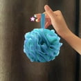 thumbnail image 1 of Esponja de Baño con Degradado Floral | Exfoliante Corporal Suave Que No Se Dispersa | Diseño Bicolor de 14 X 14 Cm con Asa para Colgar | Suave para Pieles Sensibles, 1 of 5