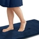 thumbnail image 1 of Alfombra de baño Genteele de espuma viscoelástica antideslizante, azul marino, 43 x 61 cm, 1 of 9