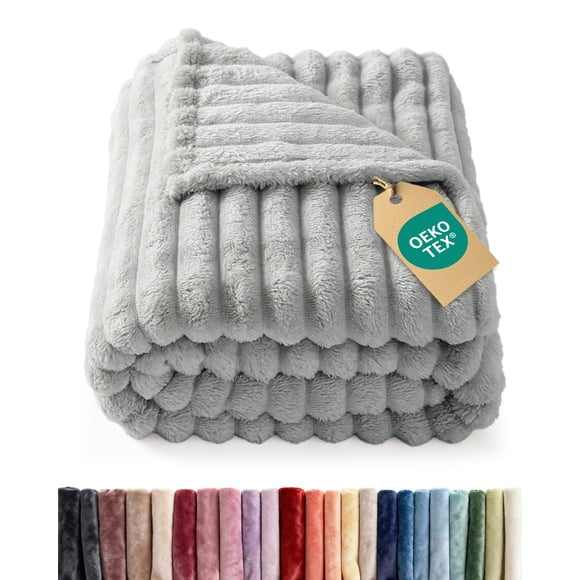 Super Soft Fleece Blanket Queen Size - Fleece Throw Blanket for Bed, Couch & Chair - Cozy, Warm & Breathable - All Season Fuzzy, Cute Decor,