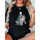 thumbnail image 1 of Camiseta informal con estampado de árbol de Navidad y calavera para mujer: cómoda camiseta de manga corta con cuello redondo, perfecta para vacaciones y verano, ideal para deportes de ocio., 1 of 6