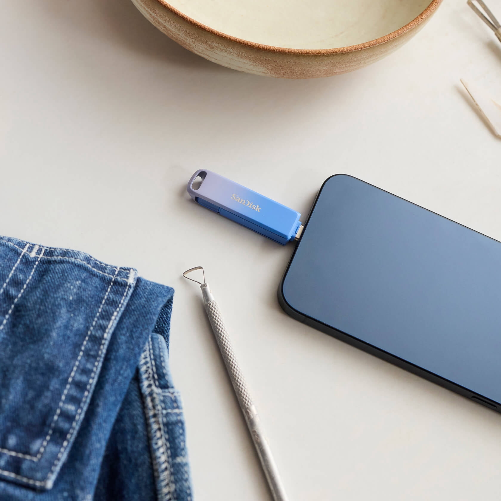 SanDisk 256GB Creator Phone Drive, with Lightning and USB Type-C Connectors - SDIXD0N-256G-GN6TP