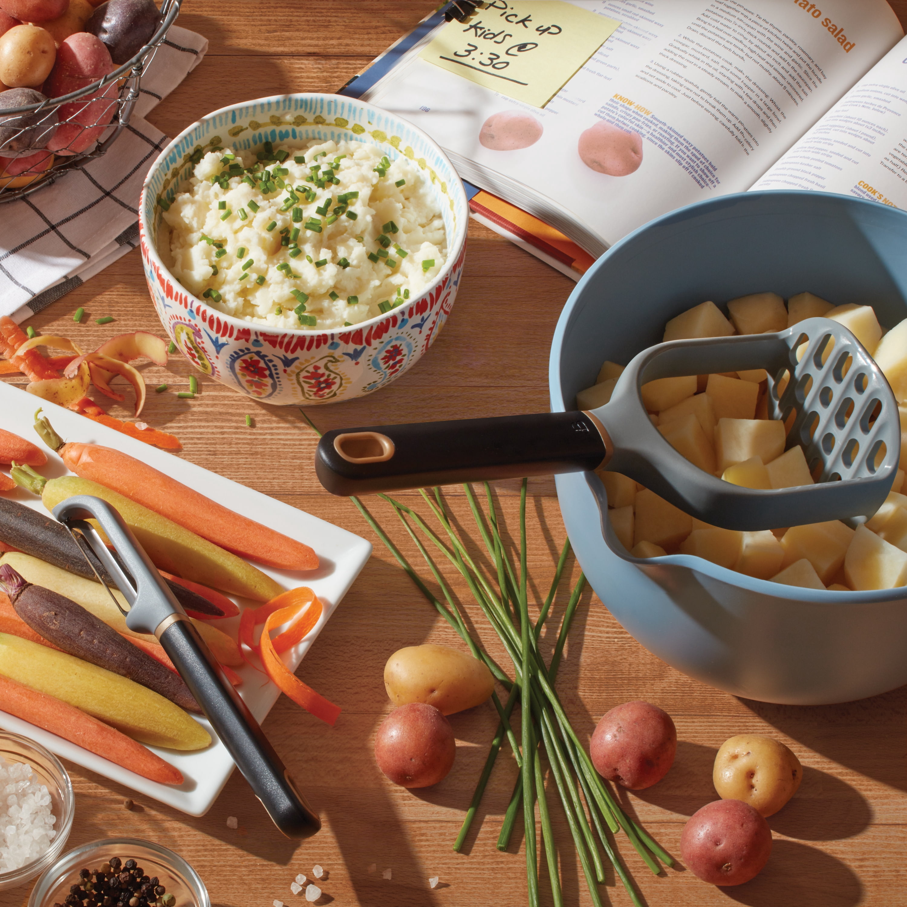 Beautiful Swivel Peeler with Stainless Steel Blade in Black Sesame by Drew Barrymore