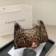 thumbnail image 5 of Bolso de diseño de nicho francés, moderno bolso de mujer portátil de estilo occidental, bolso de hombro bajo el brazo con estampado de leopardo, 5 of 6
