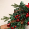 thumbnail image 4 of Couronne de Larme de Noël d'Hiver Artificielle de Noël avec la Fleur Rouge de Pomme de Pin de Baie et Boules Rouges Décoration Pendentif de Suspension de Couronne de Noël pour la Suspension de Porte de Mur de Vacances, 4 of 6