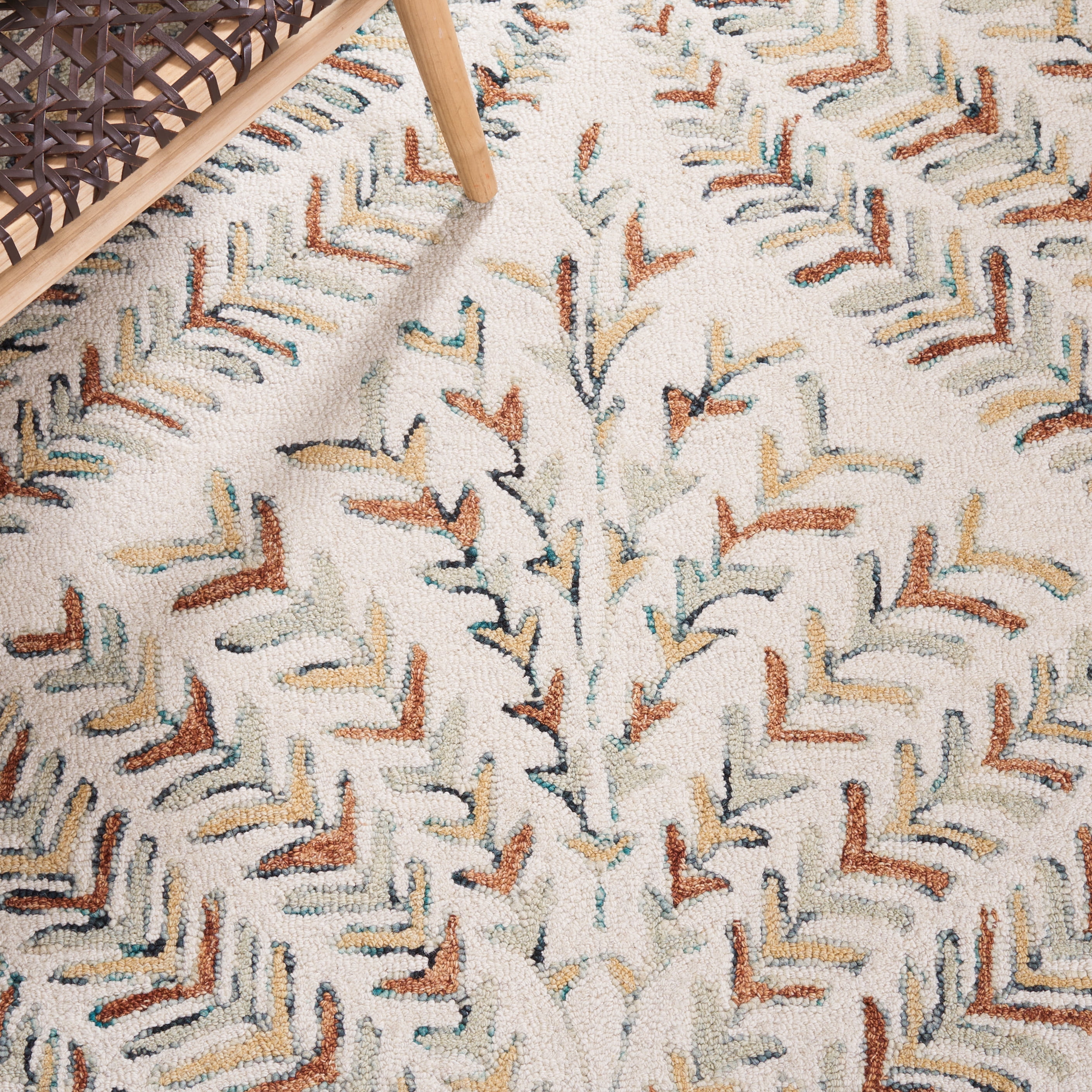 SAFAVIEH Capri Proinsias Leaves Wool Area Rug, Ivory/Green, 3' x 5'