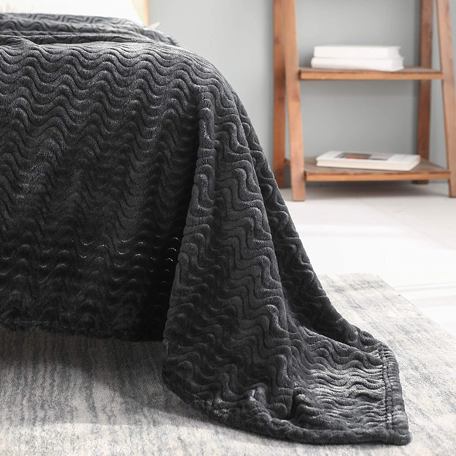 Exclusivo Mezcla Velvet Flannel Fleece Plush Queen Size Bed Blanket as Cover 90" 