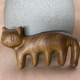 thumbnail image 1 of Peine de masaje de sándalo con forma de gatito, bonito peine de madera de meridiano con forma de gato de dibujos animados, para terapia de cabeza, masajeador universal de cuerpo entero, descompresión, 1 of 5