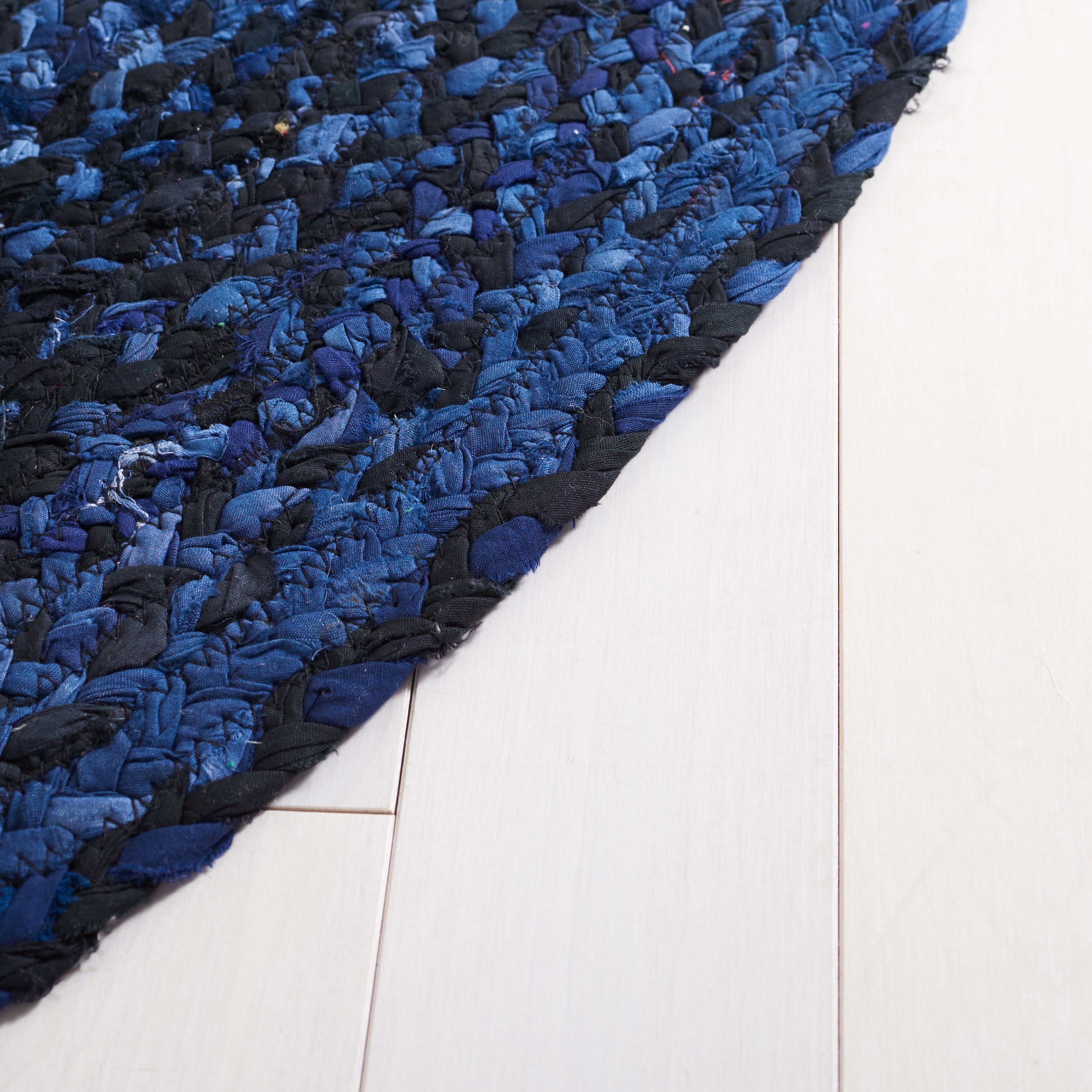 SAFAVIEH Braided Calvin Transitional Cotton Reversible Area Rug, Navy/Black, 6' x 9' Oval