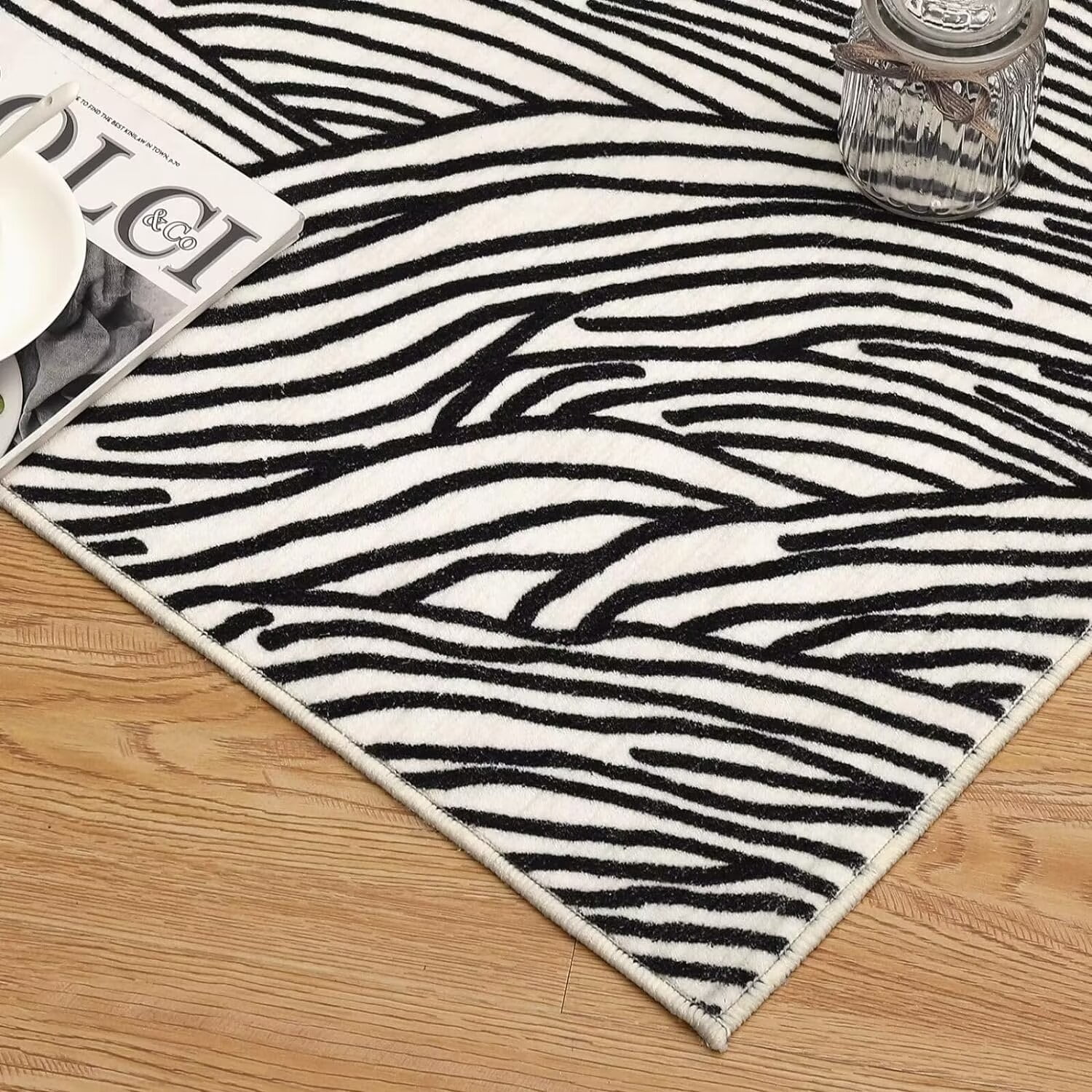 Garvee 6'x9' Area Rug Abstract Lines Print Rug Soft Faux Wool Carpet Indoor Soft Foldable Accent Throw Carpet, Black White