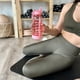 thumbnail image 4 of Botella de agua Takeya Tritan Motivational de 950 ml con tapa de pajita, 4 of 4