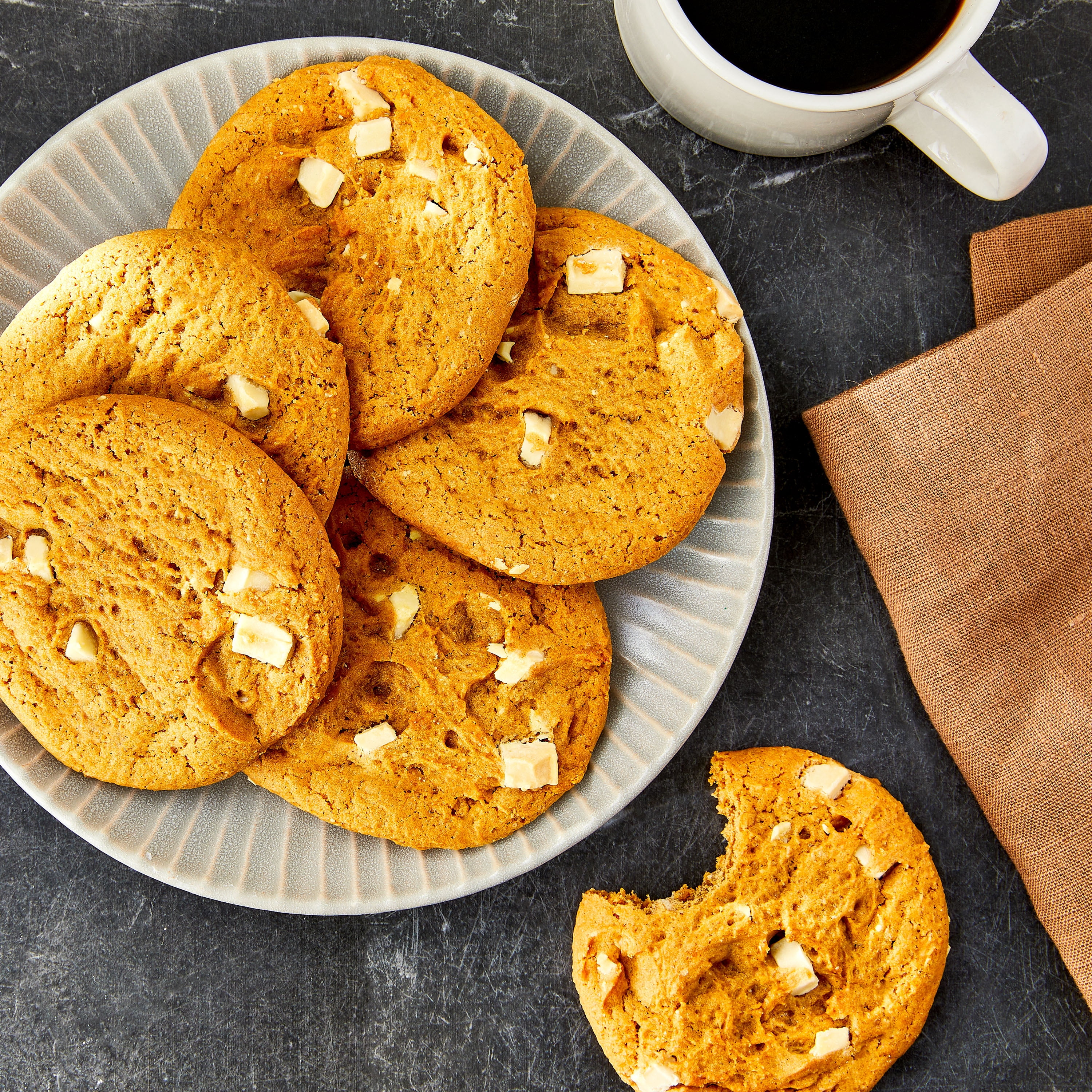 Marketside Pumpkin White Chocolate Baked Cookies, 13.5 oz, 6 Count