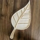 thumbnail image 3 of Tabla de Embutidos Leaf - Madera Natural/3 Compartimentos, Fácil de Limpiar/Regalo Único, para Quesos/Snacks/Fiestas, 3 of 5