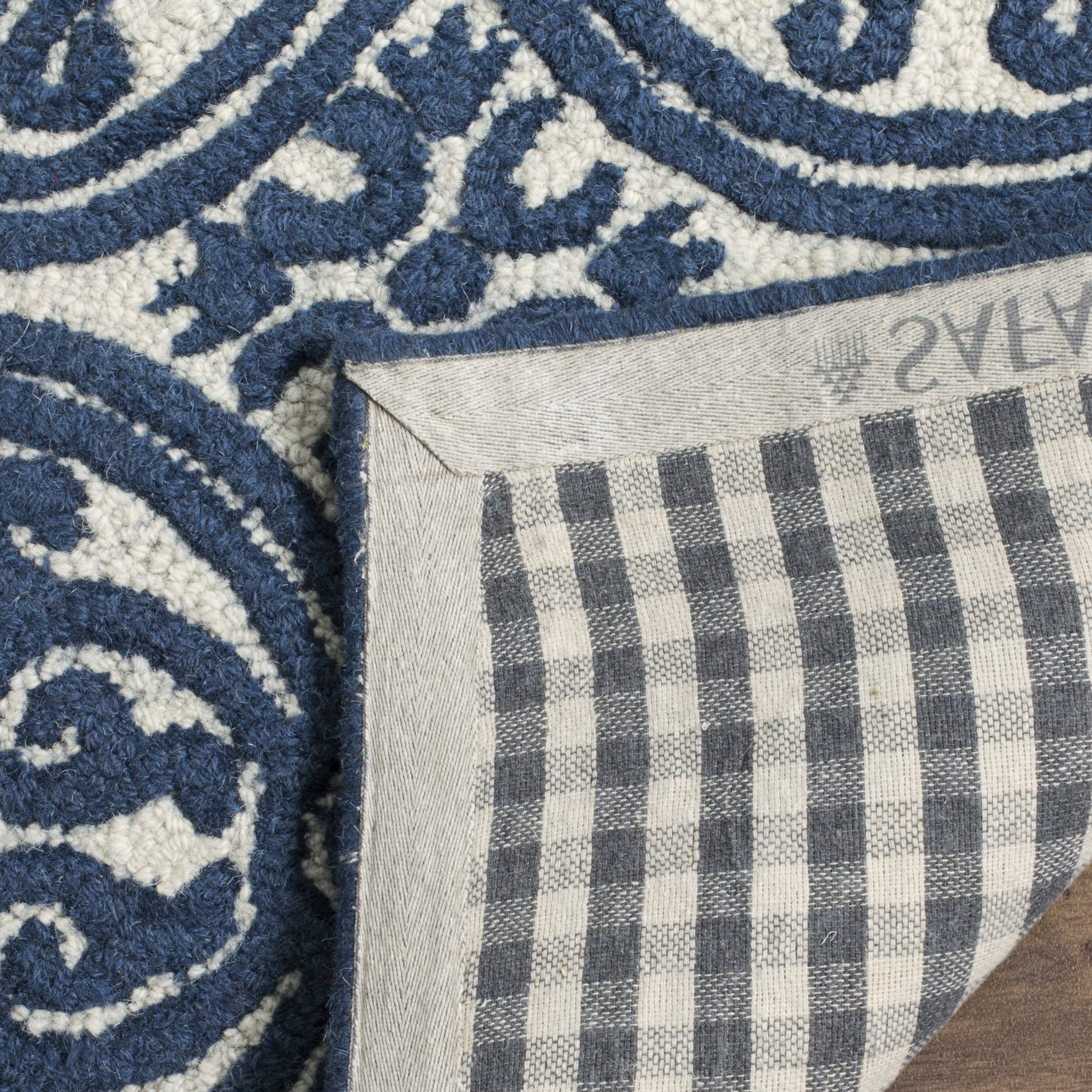 SAFAVIEH Cambridge Joseph Geometric Wool Area Rug, Ivory/Navy, 4' x 4' Round