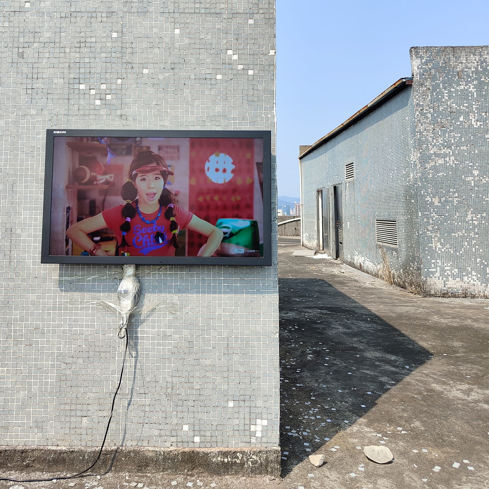 KUVASONG 55" Waterproof Outdoor TV, Full Sun Outdoor TV, High Brightness Outdoor TV, Max 2000 Nits, Bluetooth, WIFI, HDMI, RJ45, USB, 4K Resolution, 2024 Newest Outdoor TV