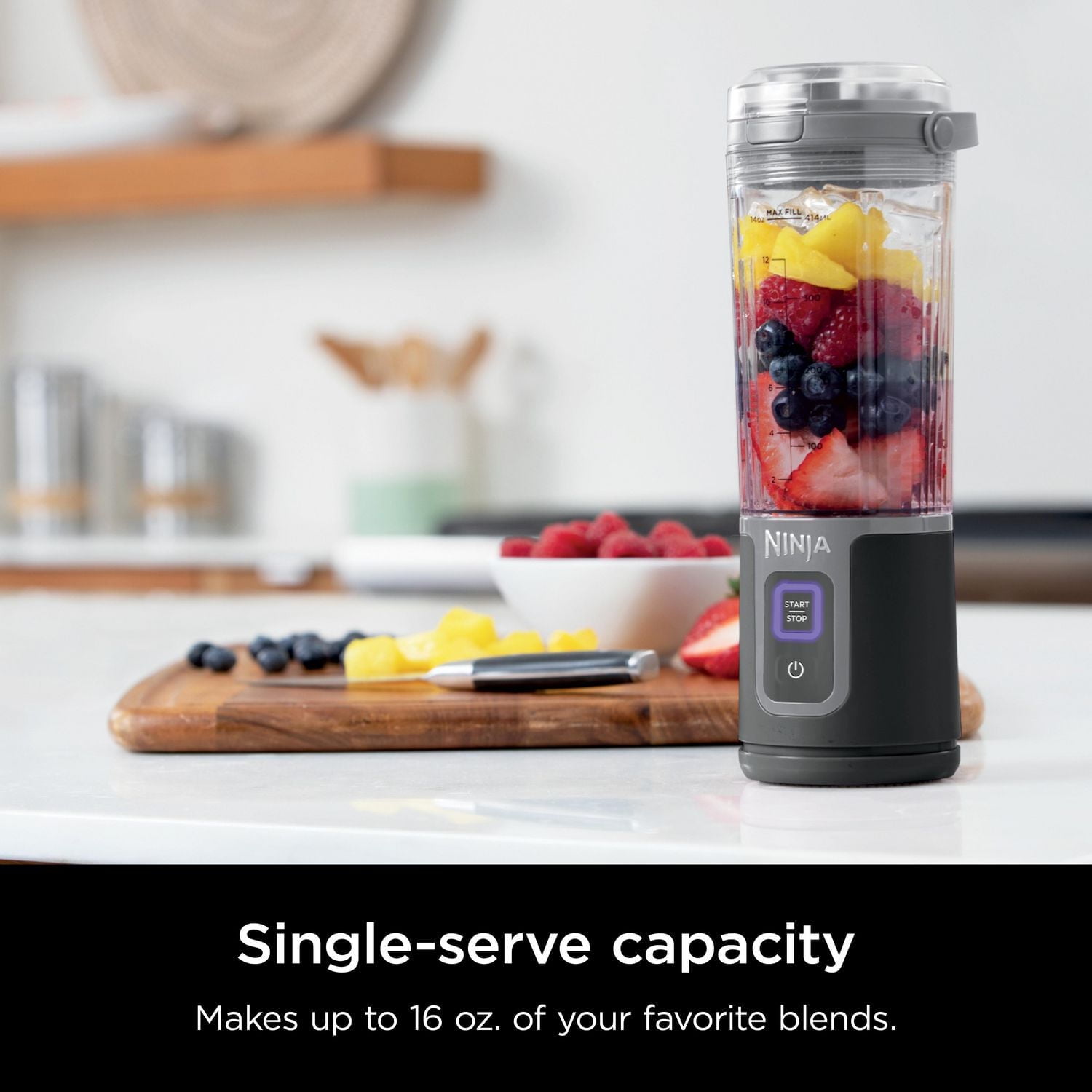 Ninja Blast 16 oz. Mélangeur portable avec couvercle anti-fuite et bec verseur facile, Noir, BC100BKC Rechargeable par USB-C