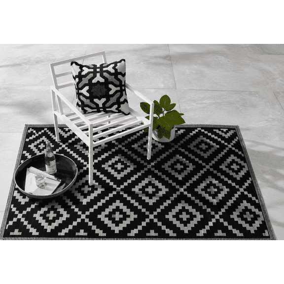 Setej Outdoor Living Collection Black and White Diamond Outdoor Rug, 4 ft x 6 ft, Waterproof, Fade Resistant, Crease Free, Reversible