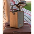 thumbnail image 4 of Altavoz Bluetooth retro vintage Fuse Andle con mango de cuero vegano | Altavoz portátil con conexión para smartphone | Entrada USB y AUX | Exterior elegante de madera marrón, 4 of 5