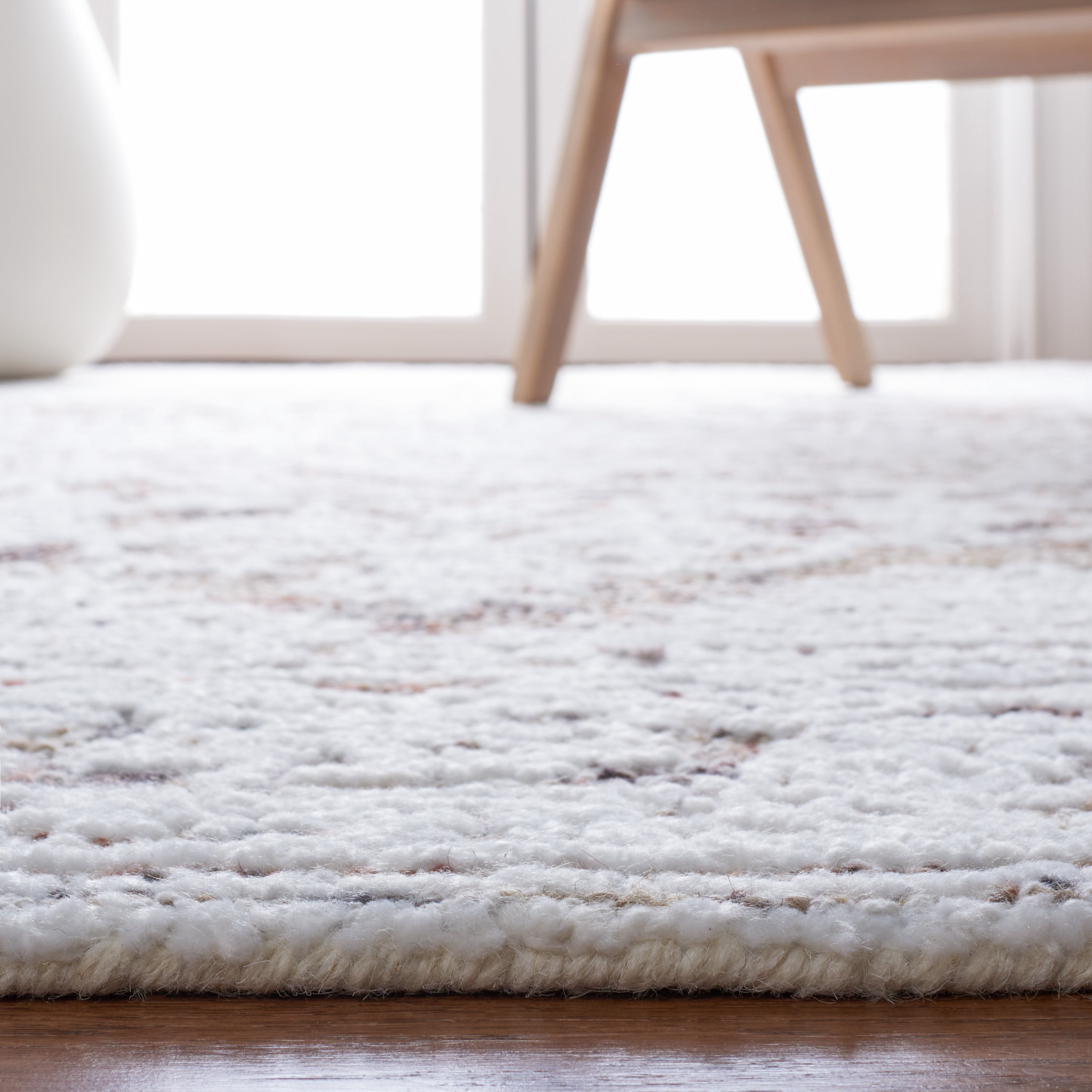 SAFAVIEH Metro Lorraine Medallion Area Rug, Ivory/Rust, 3' x 5'