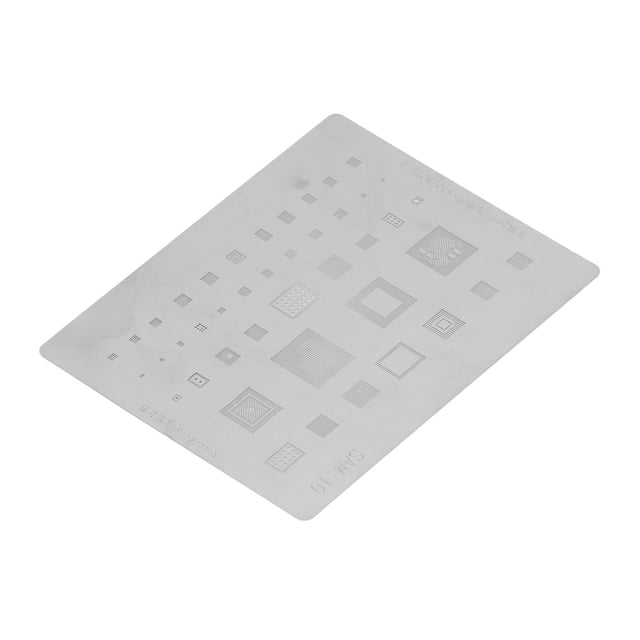 red de retrabajo de cpu, plantilla de reballing de acero inoxidable para S10, S10+ y NOTE10; espaciado 0,12 mm; vista en 3/4 inclinada de plantilla plateada con ranuras semigrabadas y patrones cuadrados para posicionar bolas de soldadura en CPUs Exynos 9820, Snapdragon 855 y SM8150; tamaño compacto, a menudo usada también para práctica y calibración de reballing.