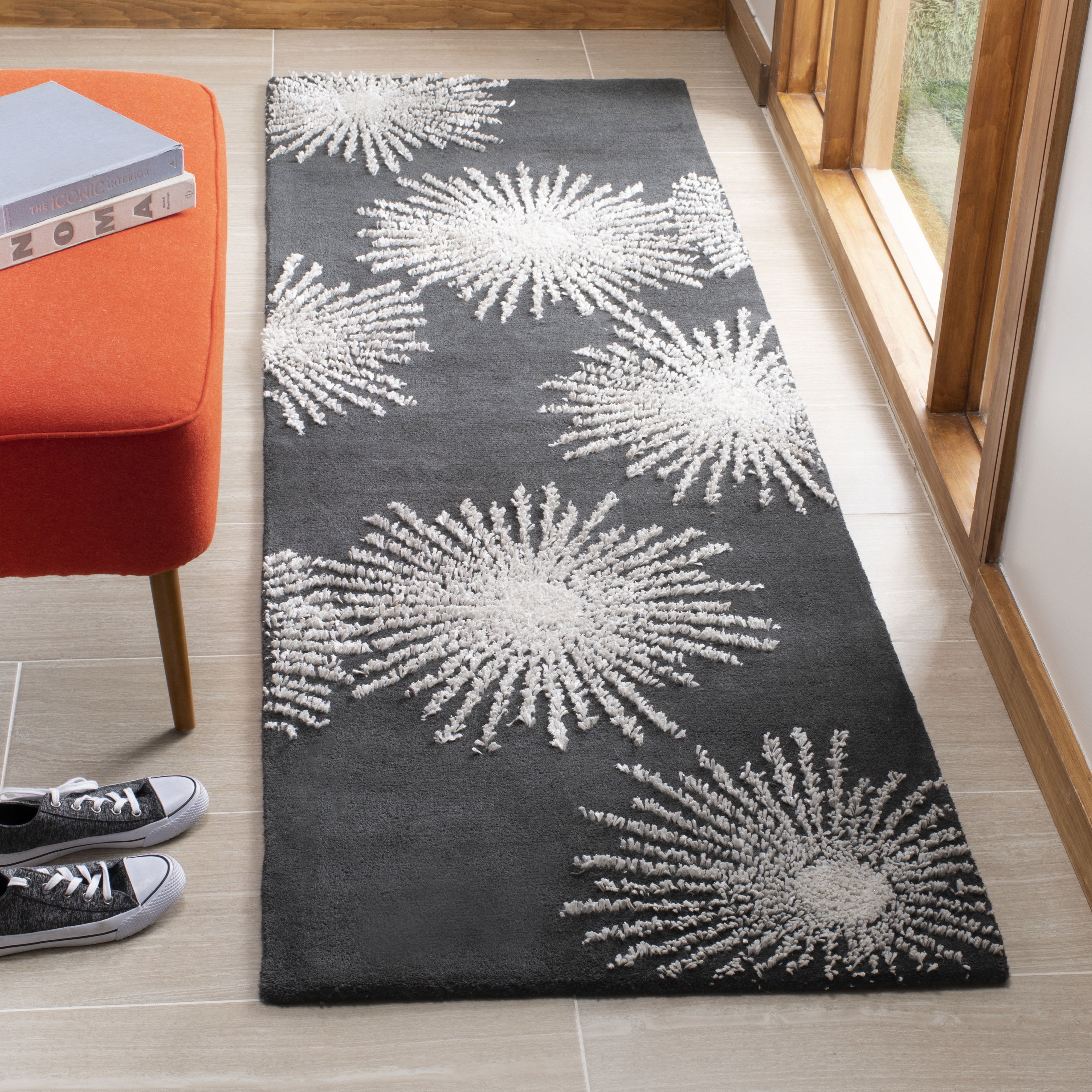 SAFAVIEH Soho Fiesta Geometric Runner Rug, Charcoal/Ivory, 2'6" x 6'