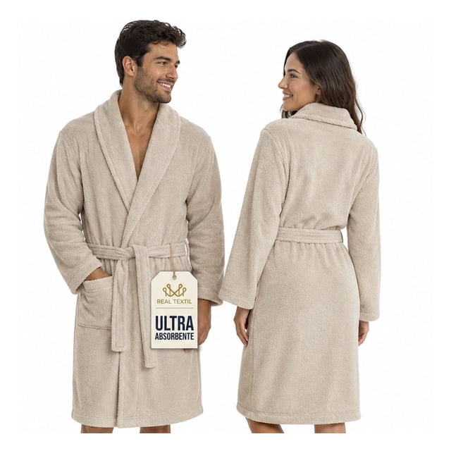bata de baño suave, absorbente y de secado rápido, unisex real textil (beige, unitalla) bata unisex beige de microfibra en vista frontal y posterior, largo hasta la rodilla y ajuste holgado; cinturón ajustable, dos bolsillos frontales y presilla para colgar; textura de felpa ultra suave sobre fondo blanco; adecuada tras la ducha, spa o alberca y a menudo usada como prenda de descanso ligera.