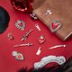 thumbnail image 4 of 24 dijes de corazón rojo esmaltados a granel, colgantes góticos de corazón asustado, estilo punk, colgantes sangrantes., 4 of 5