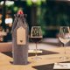 thumbnail image 1 of Juego de bolsas de botellas de vino de lino - Un paquete de funda para botellas de vino tinto con etiqueta para decoraciones de mesa de fiestas de Navidad y festividades, 1 of 1
