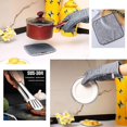 thumbnail image 3 of Juego de guantes y agarraderas para horno YONGSHENG 4 piezas resistentes al calor 572F, 3 of 5
