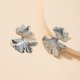 thumbnail image 4 of 1 par de pendientes de hojas Pendientes de tachuelas elegantes Pendientes vintage, 4 of 6