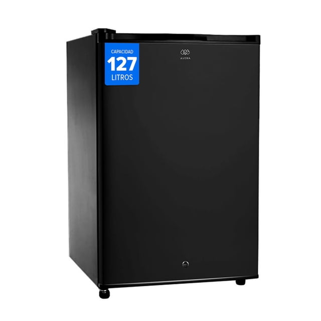 frigobar avera con llave de 4.5 pies 127 litros negro Avera Digital, vista frontal centrada de frigobar compacto con puerta lisa y llave de seguridad; especificado con 127 L, tres estantes de vidrio templado, cajón para verduras, soporte para botellas de 2 L y termostato de 7 niveles (0 °C–10 °C). Perfil rectangular con patas pequeñas; suele usarse también para enfriar bebidas en oficinas o recámaras.
