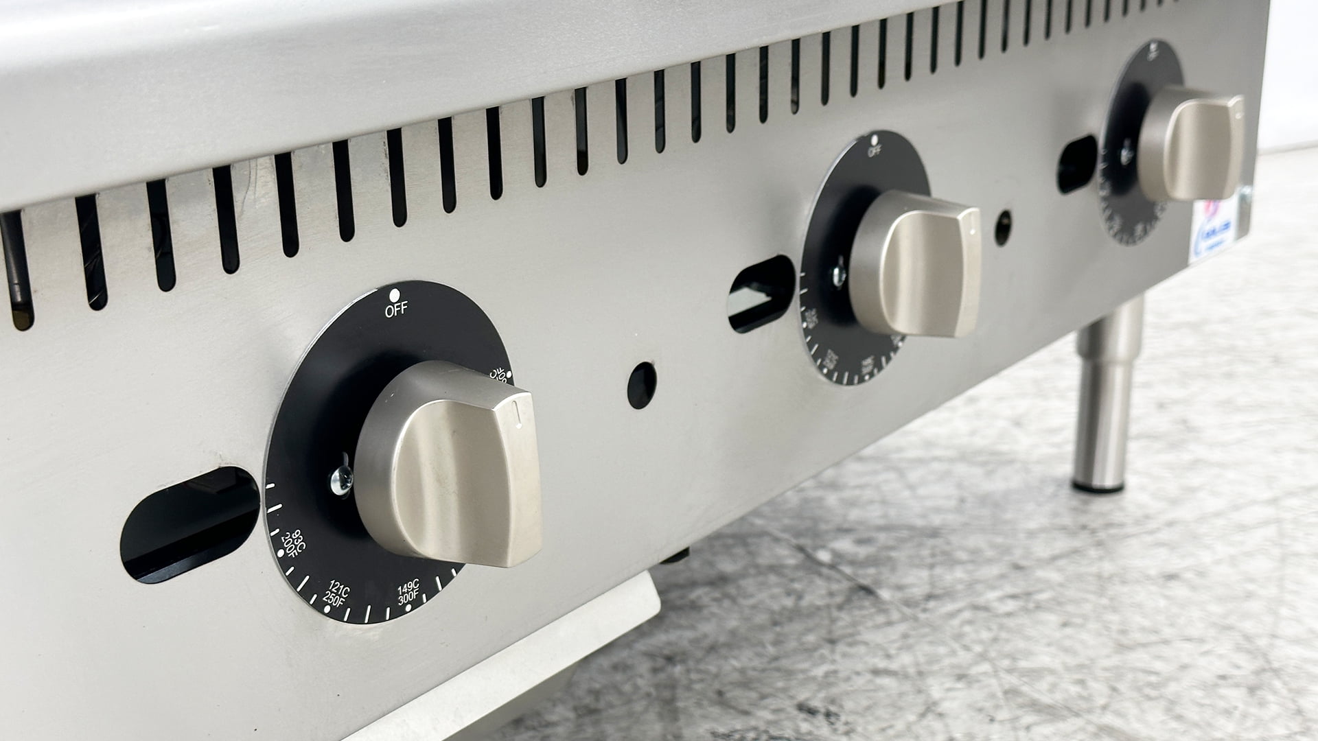 NSF 36 in. 3 Burner Natural Gas Griddle with 90,000 BTU Thermostatic Controls, Commercial Heavy-Duty Griddle