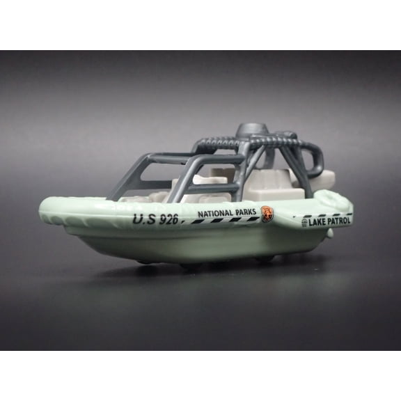 Open Box NATIONAL PARKS LAKE PATROL BOAT RARE 1:64 MB SCALE DIORAMA DIECAST MODEL CAR