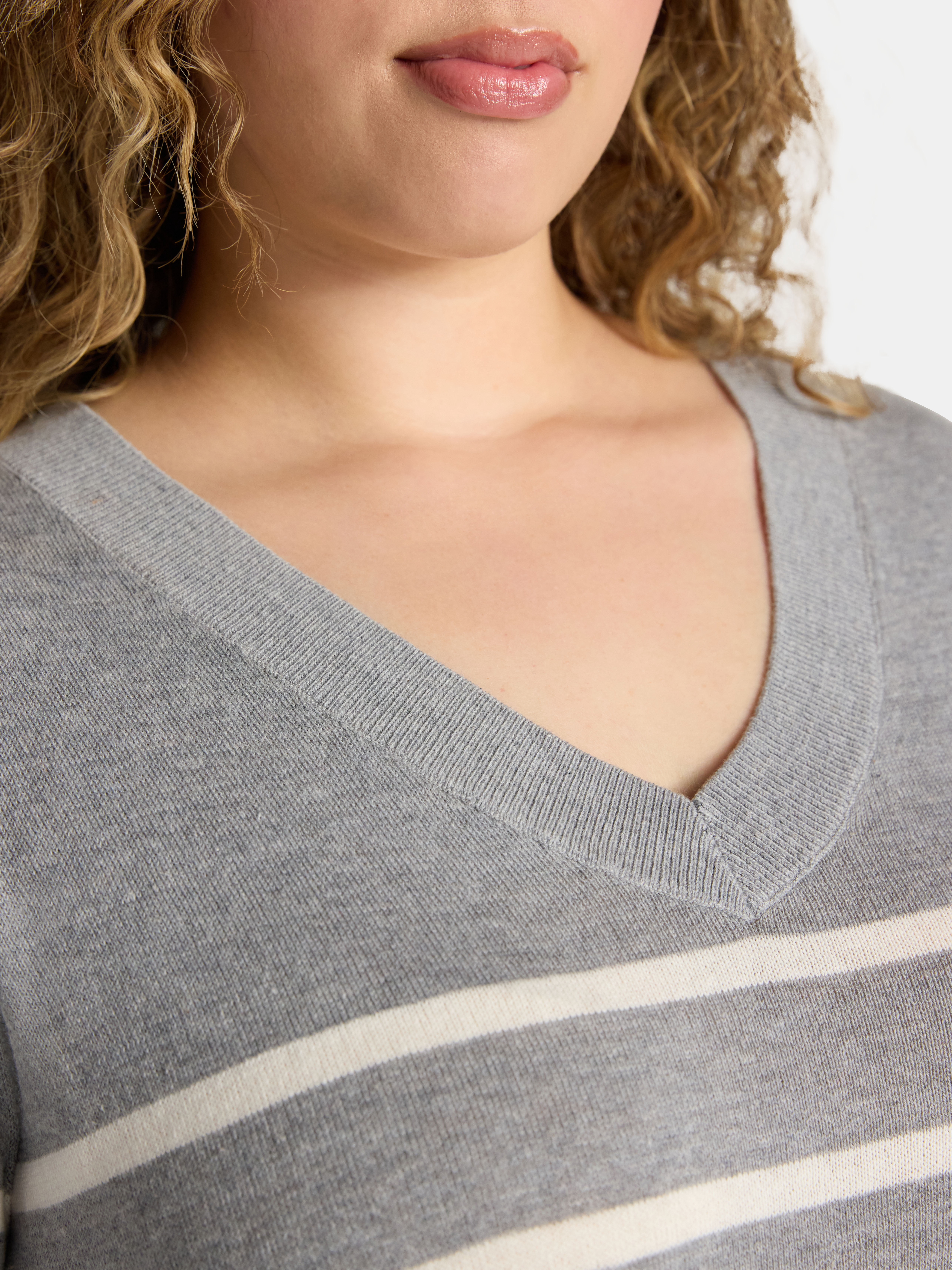 Terra & Sky Women's Plus V-Neck Fine Gauge Pullover Sweater, Lightweight, Sizes 0X-5X