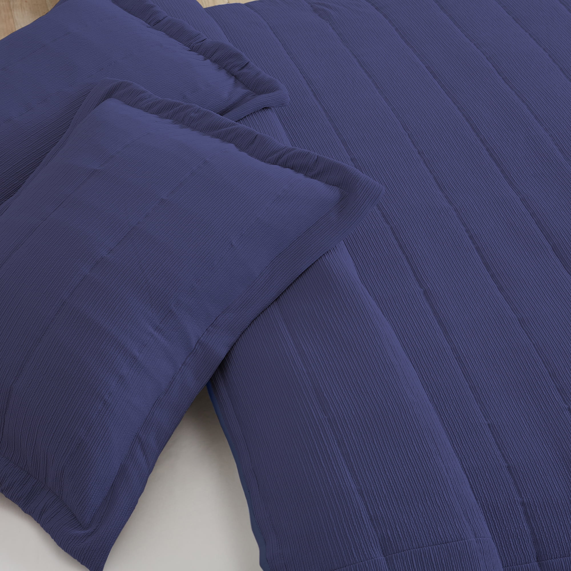 Great Bay Home Textured Spandex Solid Reversible Quilt Set With Shams  (Full / Queen, Navy)
