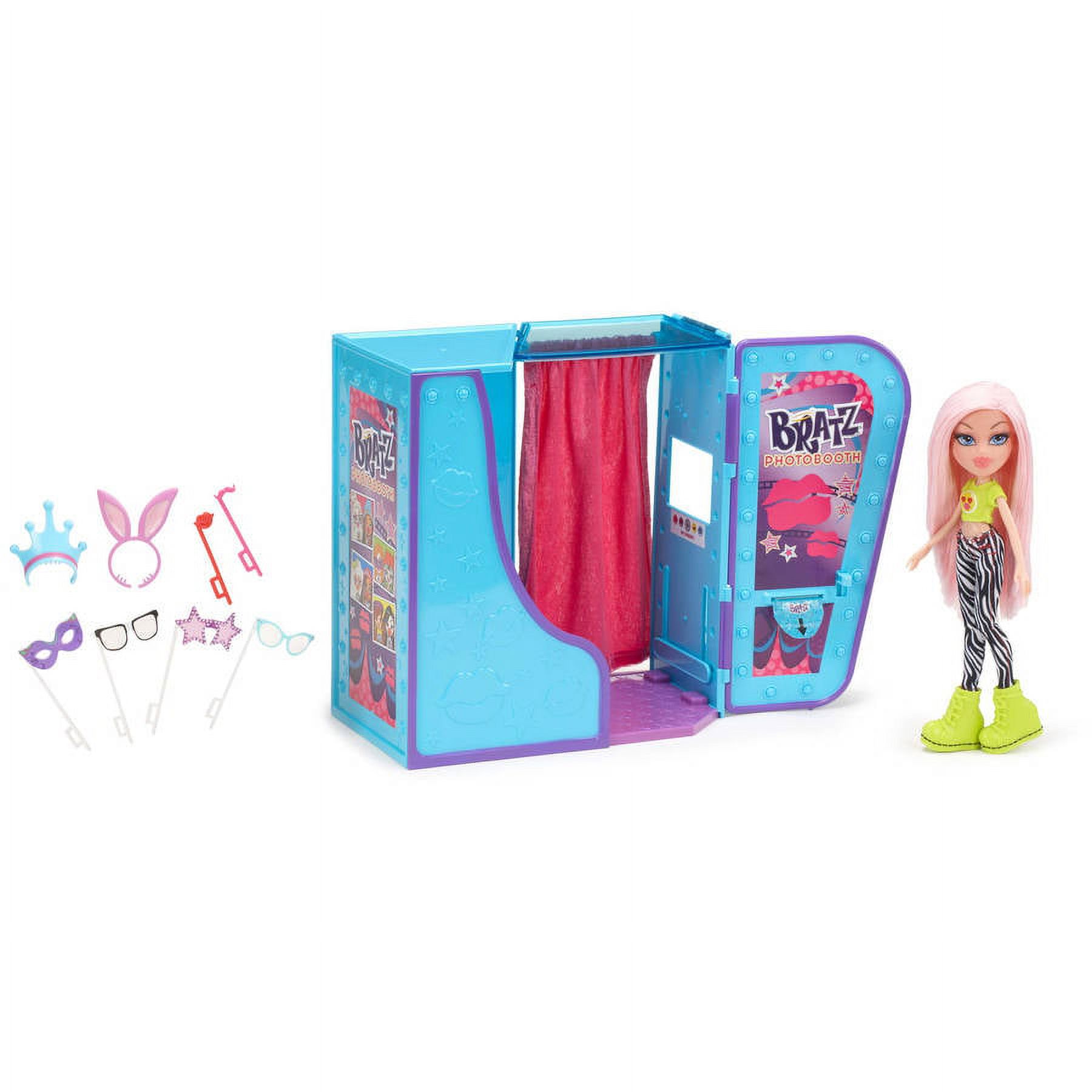 Bratz #SelfieSnaps Photobooth with Doll, Great Gift for Children Ages 6, 7, 8+ - image 2 of 5