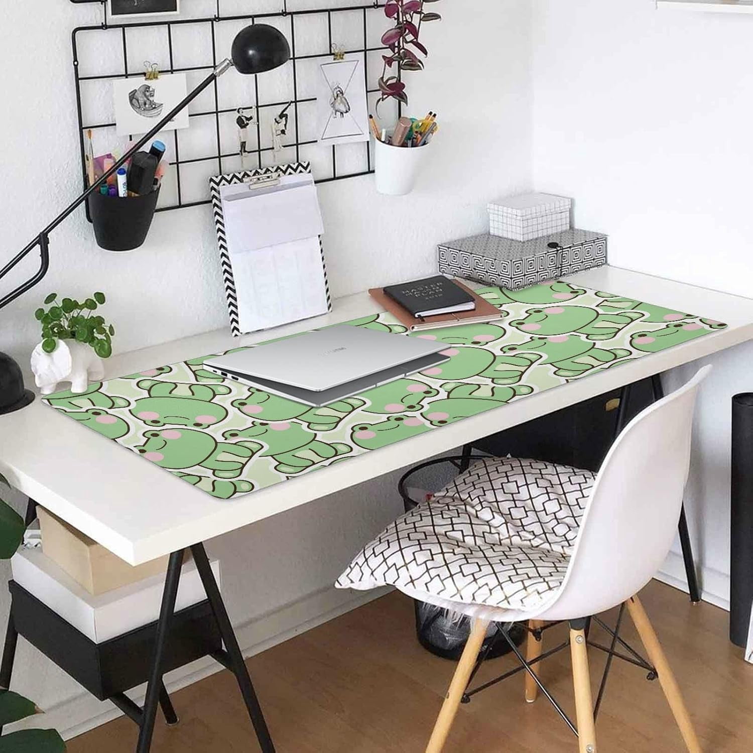 Kawaii Frogs Large Mouse Pad, Gaming Mouse Pad Extended Computer Keyboard Mouse Pads Non-Slip Desk Mat for Office Home Gamer, 31.5 x 15.7 inch