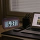 thumbnail image 4 of Despertador digital con batería para dormitorio, despertador de cabecera con pantalla LCD y repetición, 4 of 4