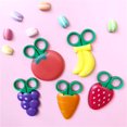 thumbnail image 3 of Imán para nevera Forma de fruta Tijeras pequeñas Tijeras para niños Fresa Plátano Uva Cocina oso de fresa Hogar, 3 of 5