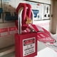 thumbnail image 5 of 2 piezas de de seguridad para trabajo , de bloqueo y etiquetado con grillete aislado con llaves iguales, 83 mm, rojo, 5 of 9