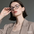 thumbnail image 2 of Gafas de bloqueo de luz azul Resjok para mujer, diseño moderno, 2 of 9