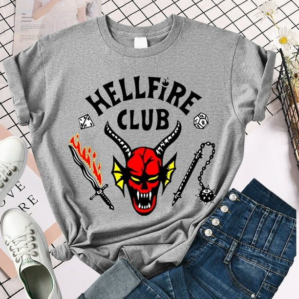 Camiseta con cuello en V para mujer Stranger Things 4 Hellfire Club Skull and Weapons JadeP Camiseta con cuello en V para mujer