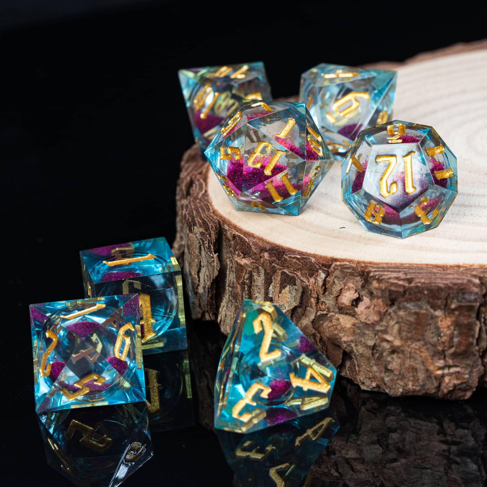 Cusdie Sharp Edges DND Dice, Liquid Core Quicksand Dice, 7 PCs D&D Dice, Handcrafted Polyhedral Dice Set, for TTRPG Role Playing Game Pathfinder