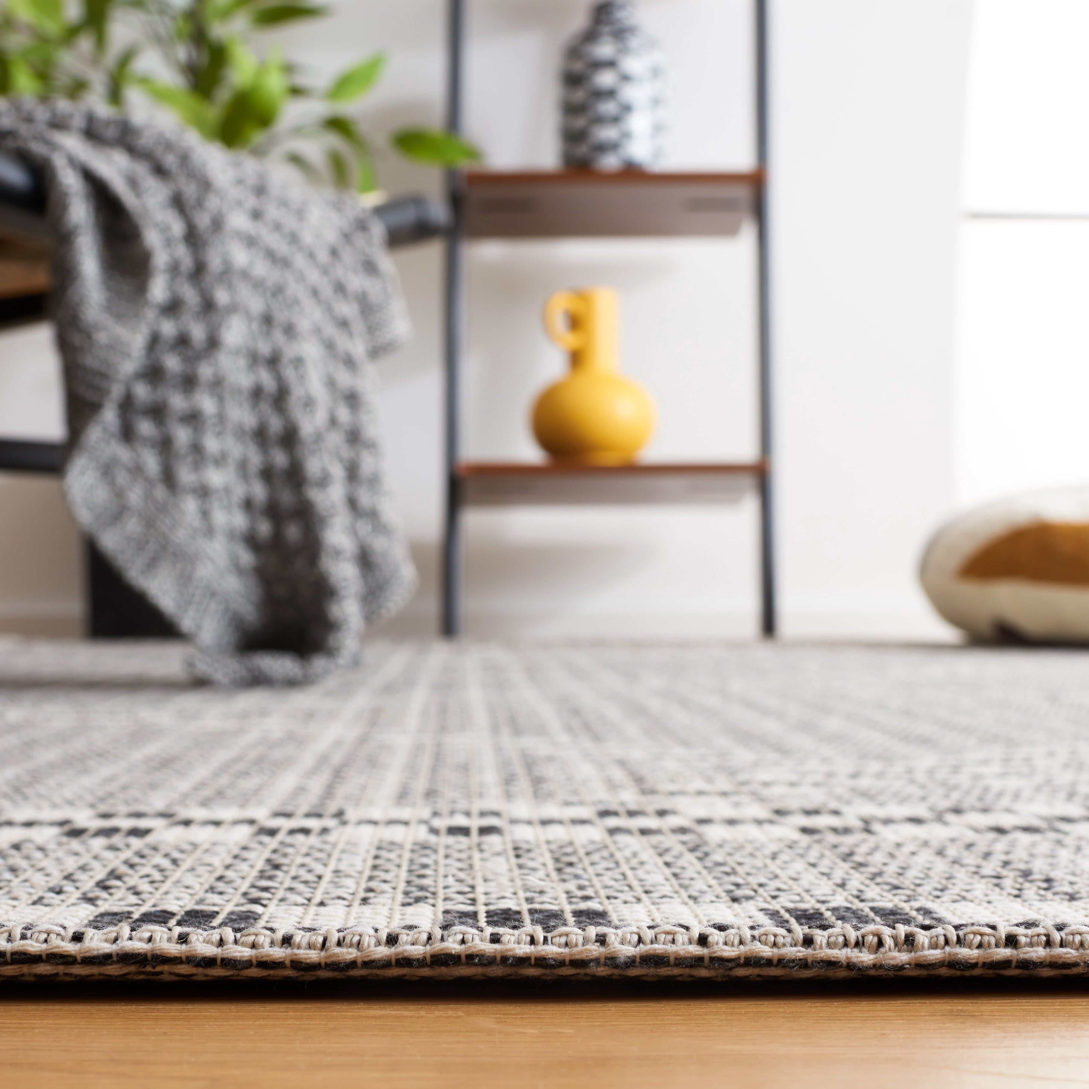 SAFAVIEH Augustine Heathe Trellis Area Rug, Ivory/Black, 9' x 12'