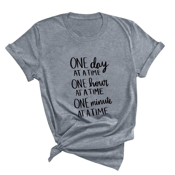 WREESH Women's Fashion Short Sleeve T-Shirts Cute Summer Tops with Graphic Print and Crew Neck Gray