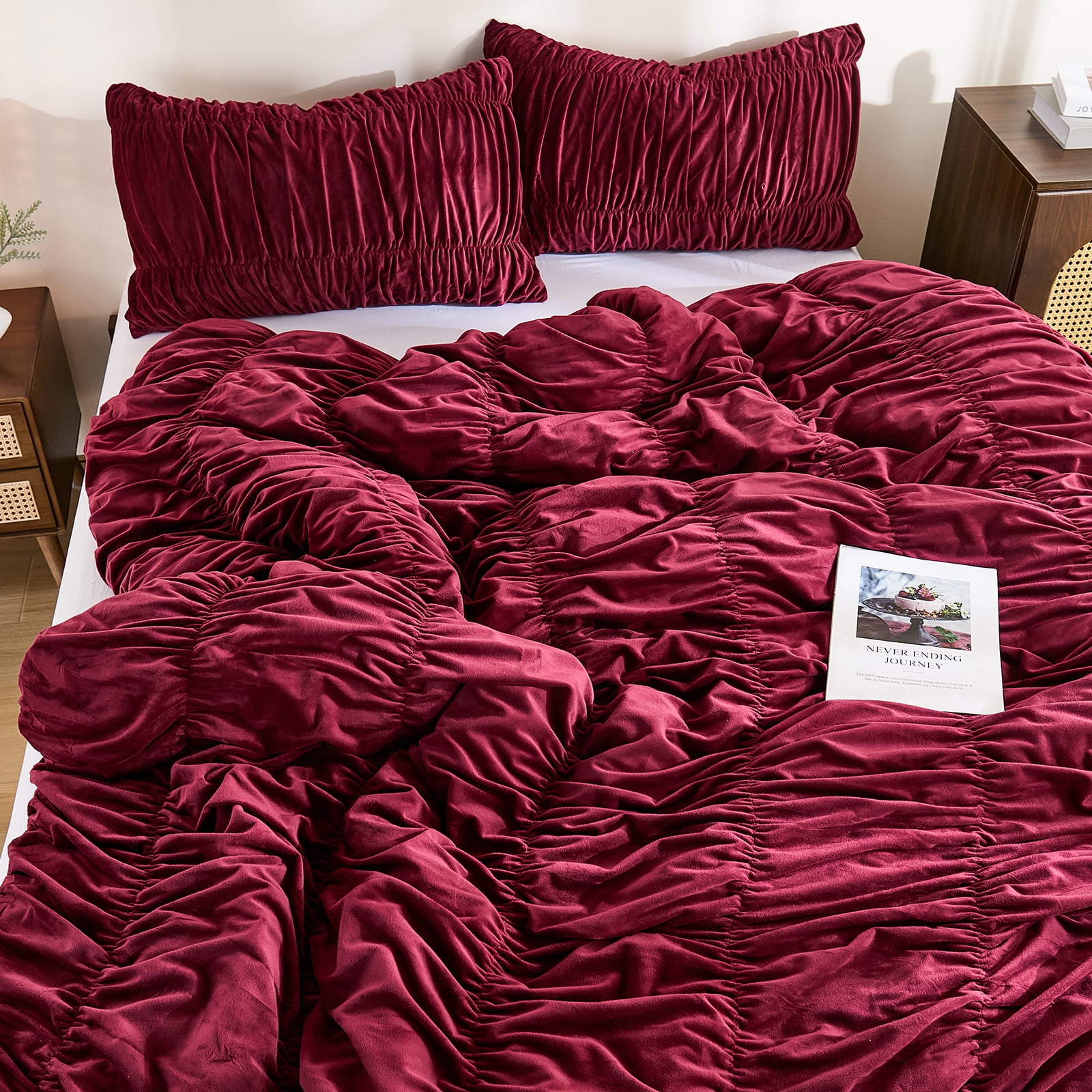 Luxury Velvet Comforter Set Queen Size,Boho Shabby Chic Ruched Bedding Comforter,Aesthetic Vintage Bedding Fluffy Ruffle Comforter Set,Ultra Soft Velvet Chenille Quilt Set,Vintage Ruffled Velvet Plus