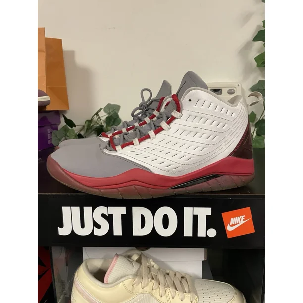 N I-K-E A i r-Jor-dan RETRO VELOCITY 688975-106 Red White Grey Size 10.5 2014 RARE