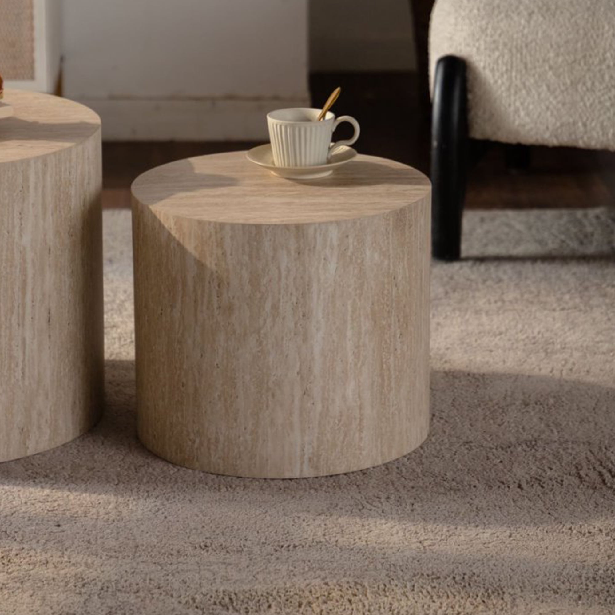 Leumius Nesting Coffee Table Set of 2 Round Wooden Coffee Tables Circle Modern Accent End Side Table for Small Space Living Room Bedroom Amber